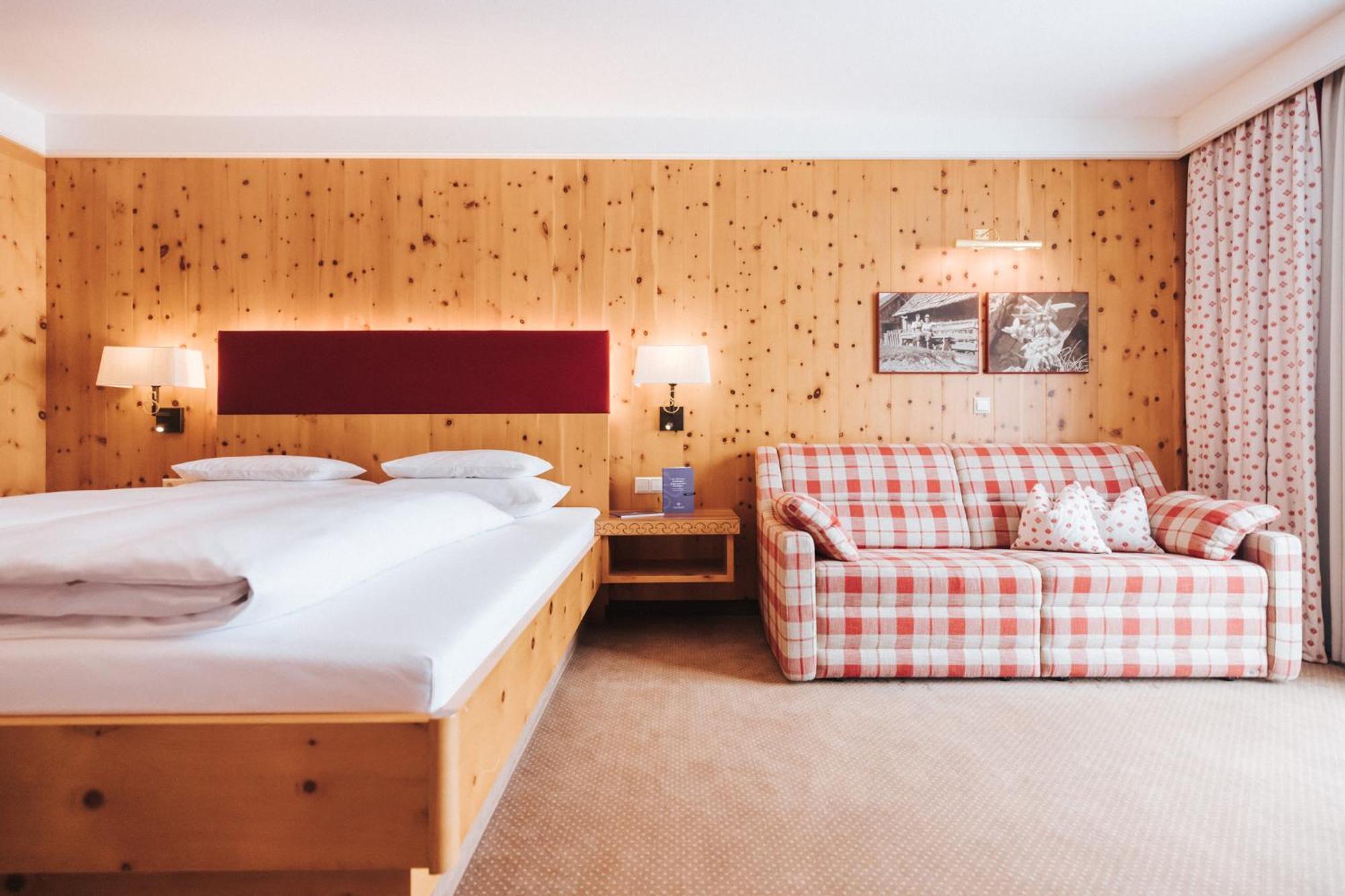Superior Hotel Schneider Ski-In & Ski-Out Обертауерн Номер фото